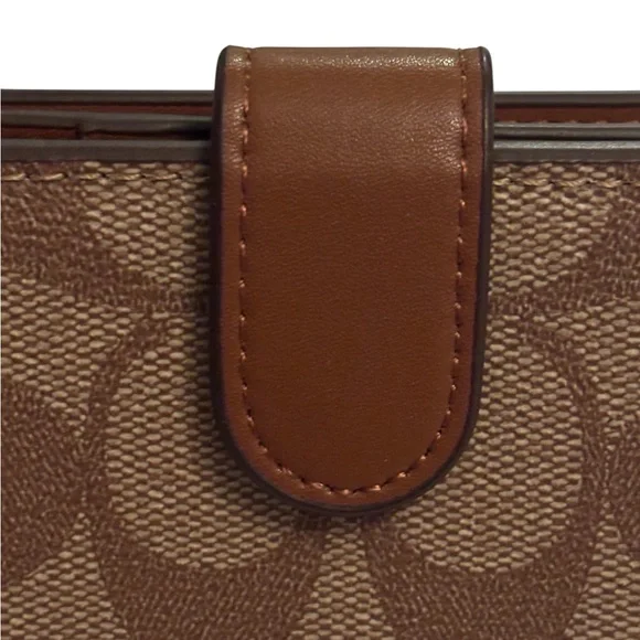 Coach Signature Canvas Bifold Wallet Pristine - Picture 9 of 15